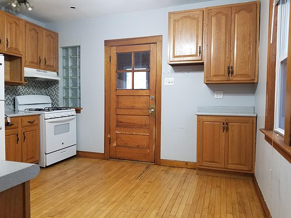 5th image of 3302 Cuyler Ave #2