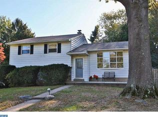 102 Holly Dr, Hatboro, PA 19040