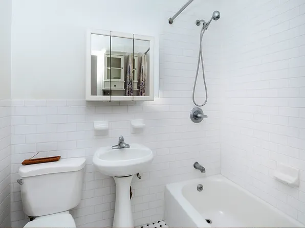 73 Monroe Street image 10 of 13