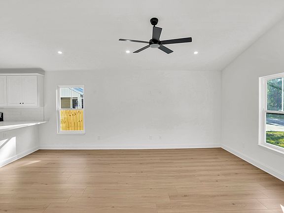 3rd image of 236 Jackson Blvd