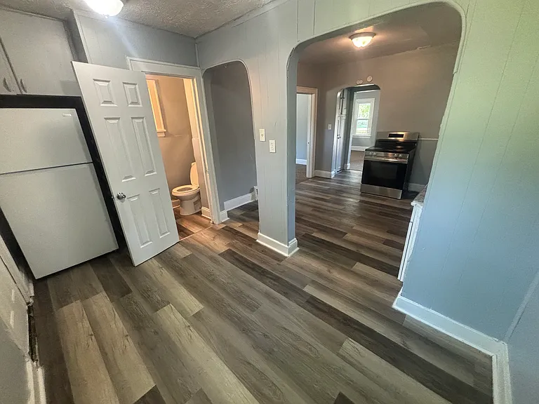 681 Moreley Ave — Photo 8