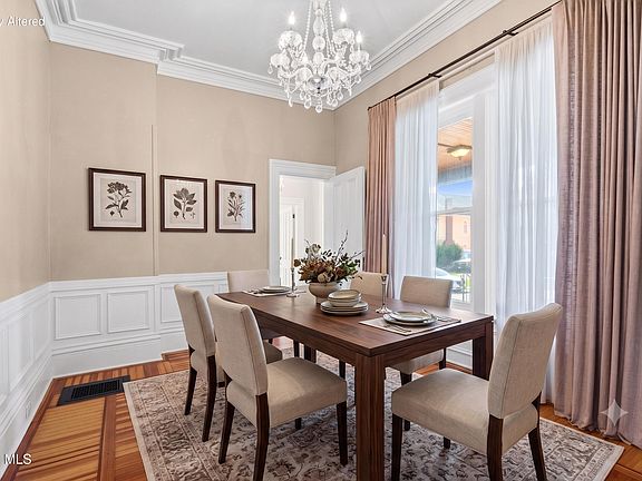 3rd image of 12 Collins Avenue