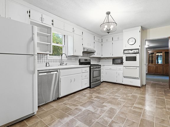 5th image of 460 Mound Ave