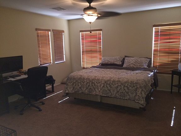 Master Bedroom (Upstairs)