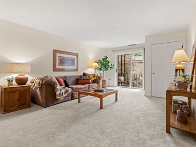 7 Ledgewood Way APT 11, Peabody, MA, 01960