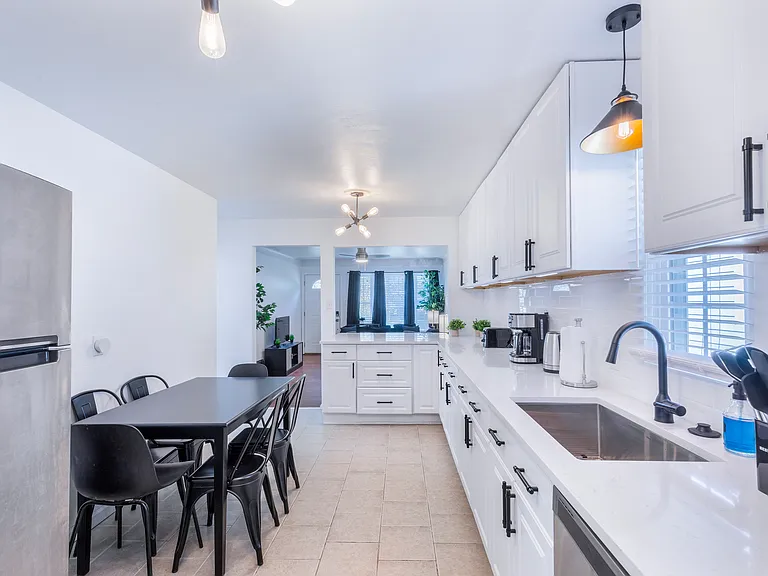 6042 Hancock Ave — Photo 9