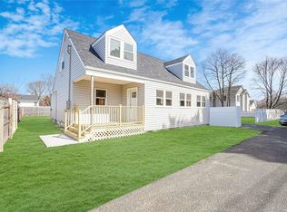 27 Dowsing Ave, Bay Shore, NY 11706