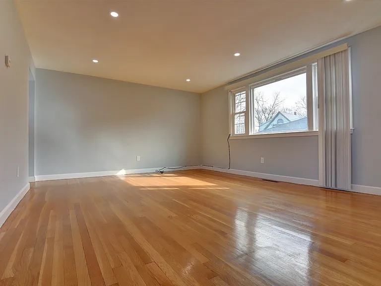 30 Trull St #3 — Photo 4