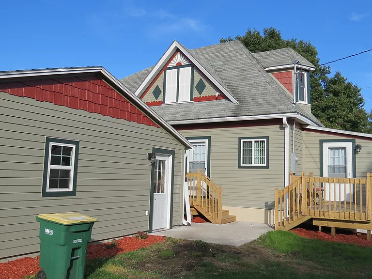 1500 Maple St — Photo 3