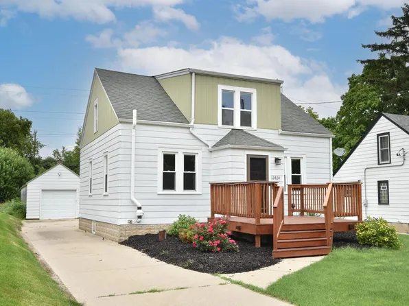 12424 West Honey LANE, New Berlin, WI 53151