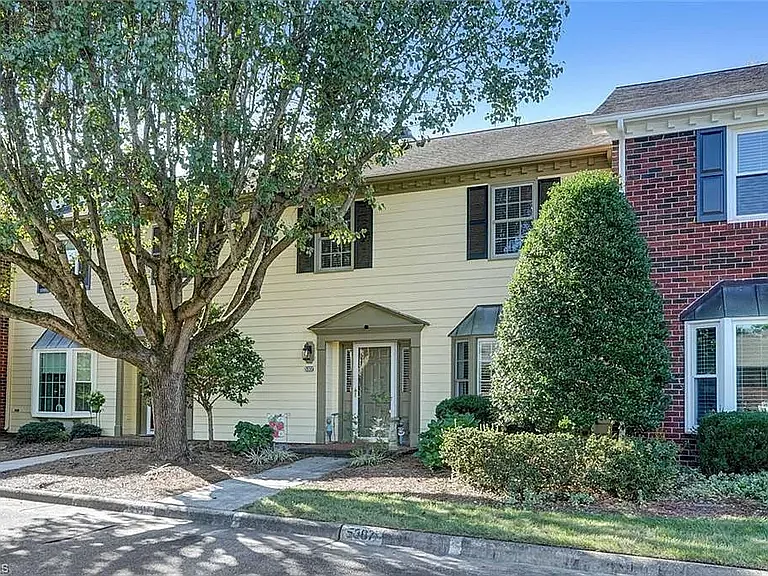 3 bed, 1872 sqft, $2,100 — Photo 1