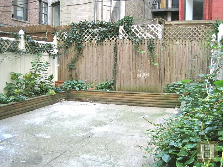 2nd image of 256 W 93rd St APT 1R