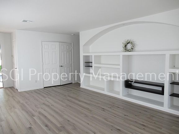 3rd image of 15935 W Young St