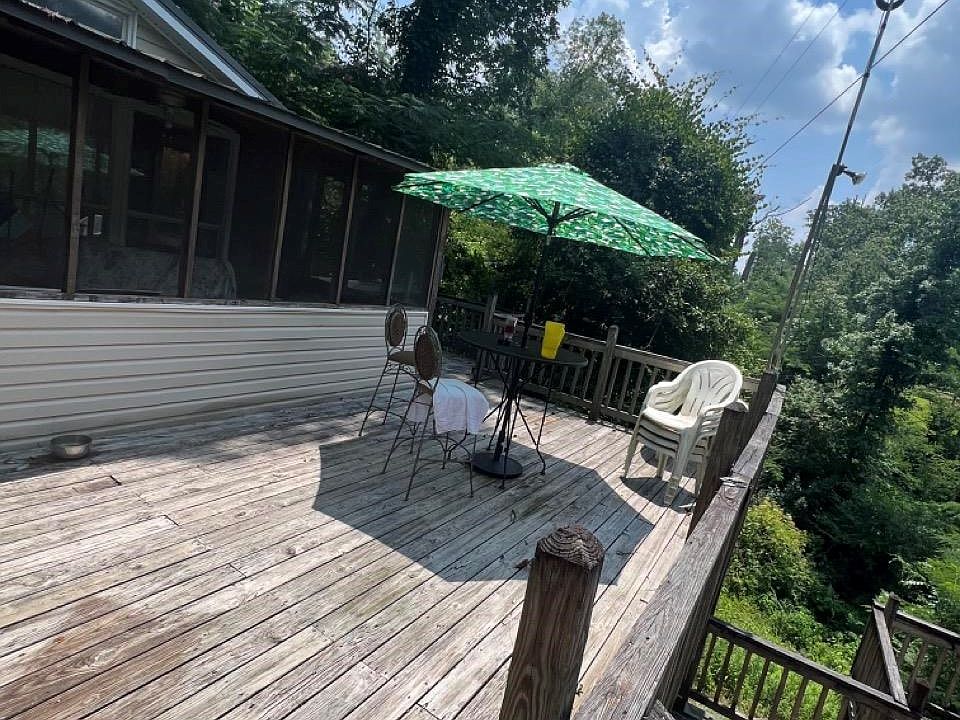 2nd image of 2647 Underwood Ferry Rd