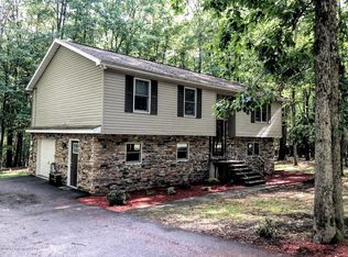 482 Lake Valley Dr, Hazleton, PA 18202