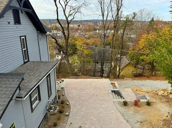 35 Mount Pleasant St, Derby, CT 06418