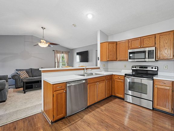 5th image of 4967 Shady Oak Dr