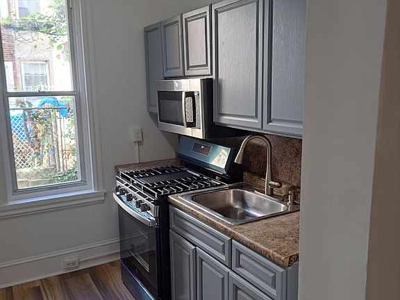 3rd image of 2562 N Hollywood St