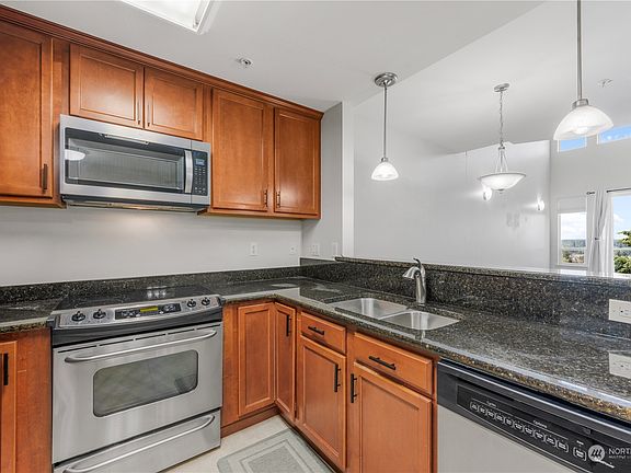 4th image of 2424 S 41st St #553-B