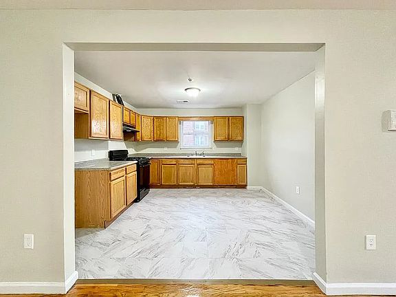2nd image of 961 Bergen St #6D