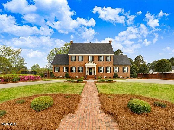 2nd image of 604 Hillcrest Place
