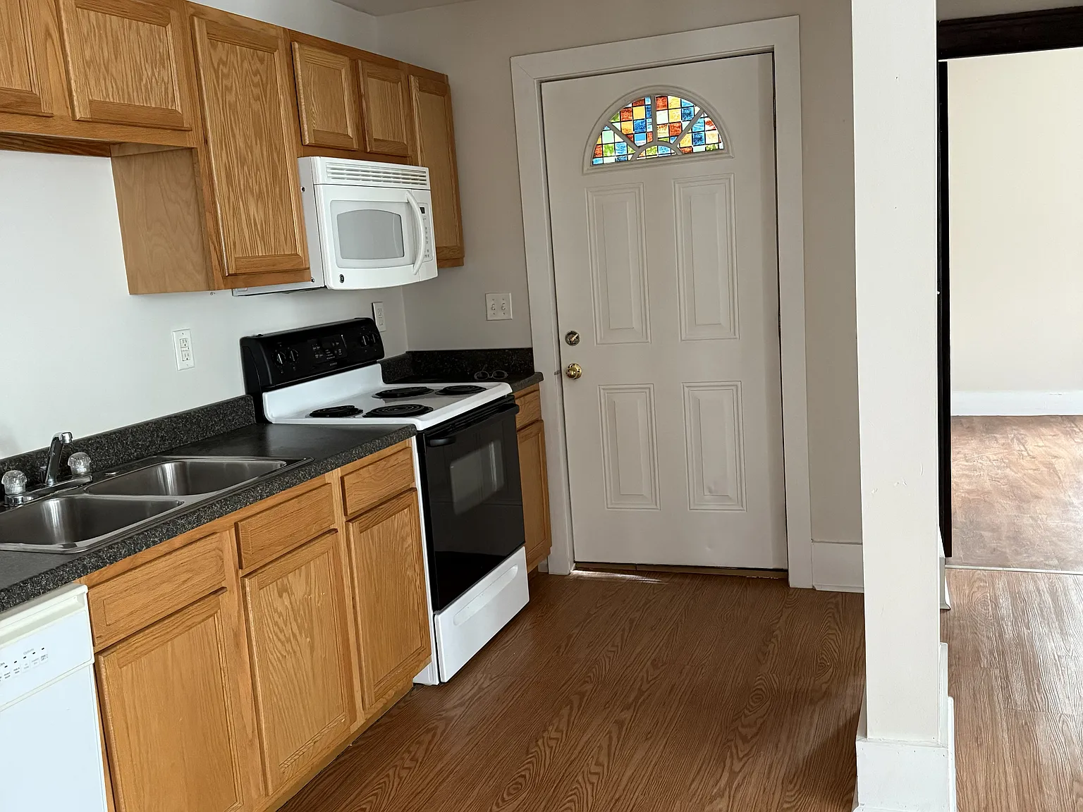 1 bed, 600 sqft, $1,100 — Photo 2