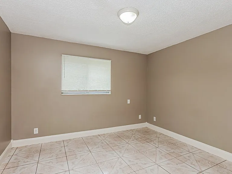 1119 Clayton Ave — Photo 14