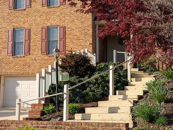 3rd image of 6076 Foxcroft Dr