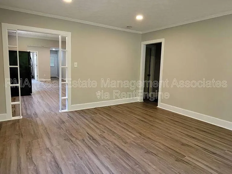 363 N 16th St — Photo 17