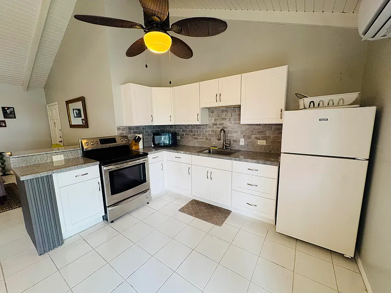 205 Ruby Byu — Photo 10