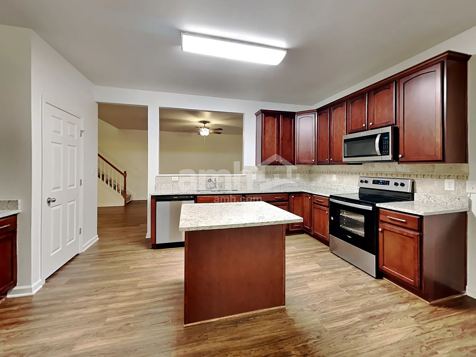 4 bed, 2.5 bath, 1905 sqft, $2,175 — Photo 3