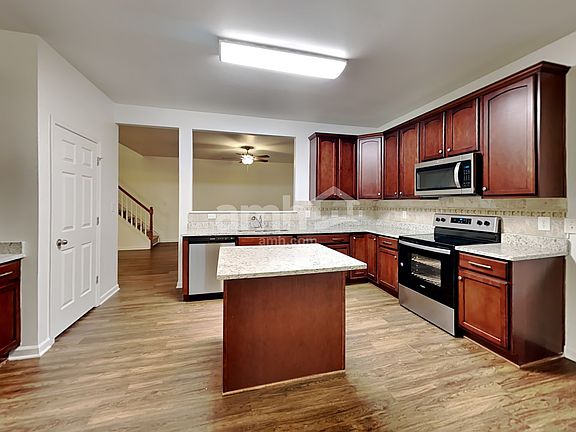 3rd image of 1625 Essexwood Dr