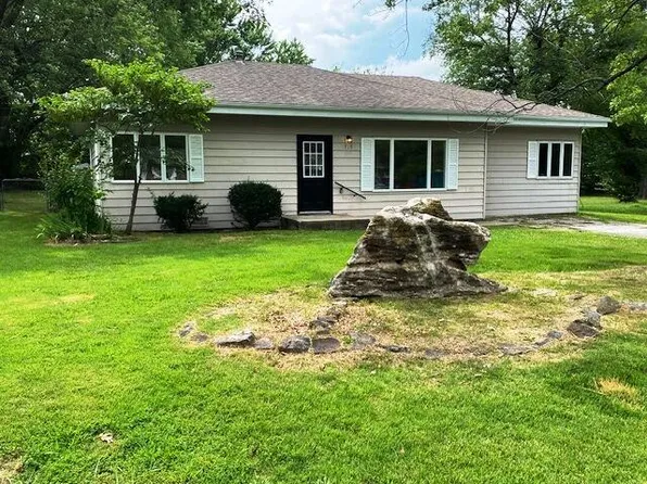 715 Sunshine Drive, Aurora, MO 65605