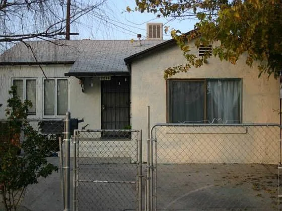 2614 Lake St photo 1