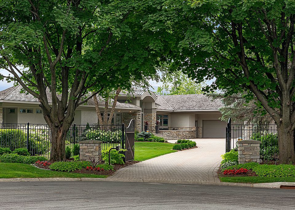 10569 Bluff Rd, Eden Prairie, MN 55347 Zillow