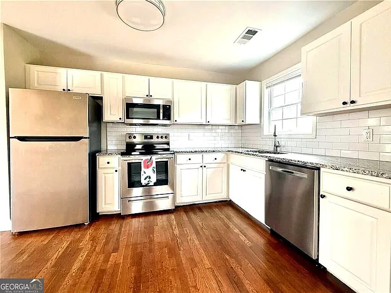 1449 Lynford Dr SW — Photo 3
