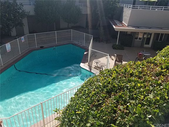 5th image of 5134 White Oak Ave #107