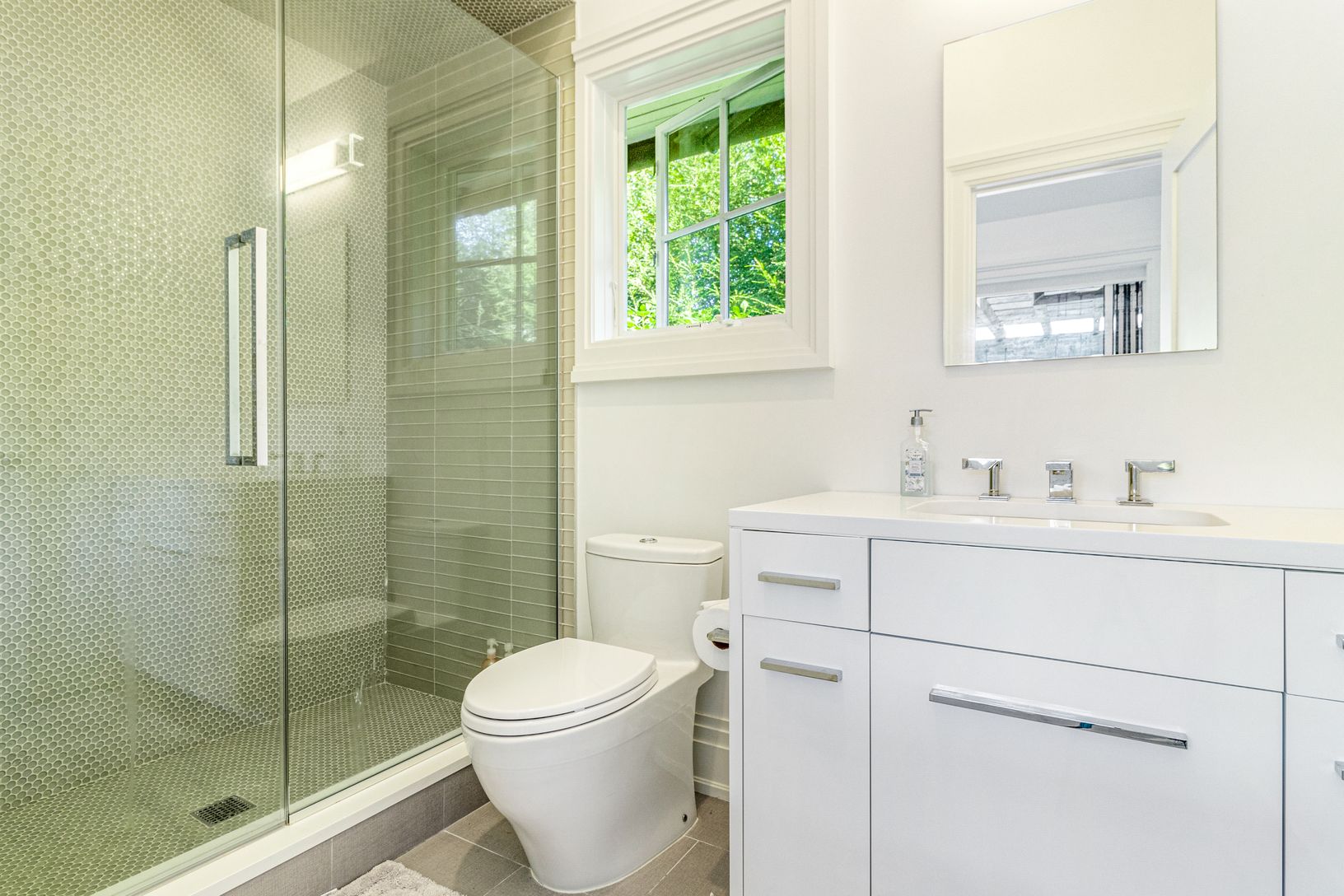  Full Bath in Pool House