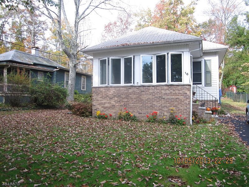1st image of 16 Lakeview Point Ave
