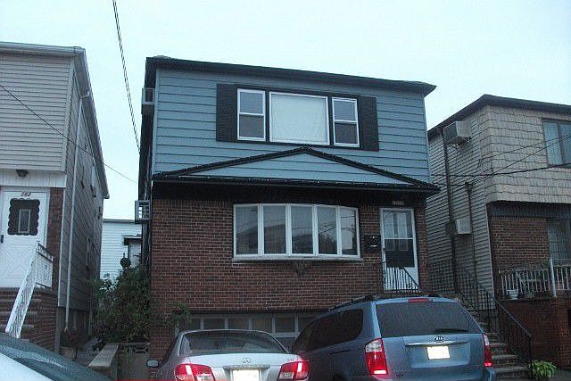2nd image of 164 W 21st St