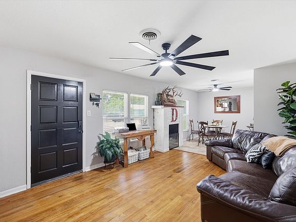5th image of 3528 Meadow Oaks Dr