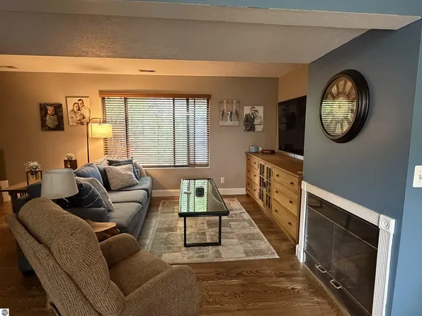 3913 Emily Ln, Traverse City, MI 49686