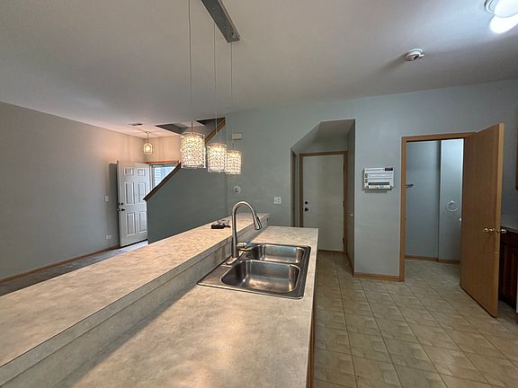 4th image of 2633 Williamsburg Dr