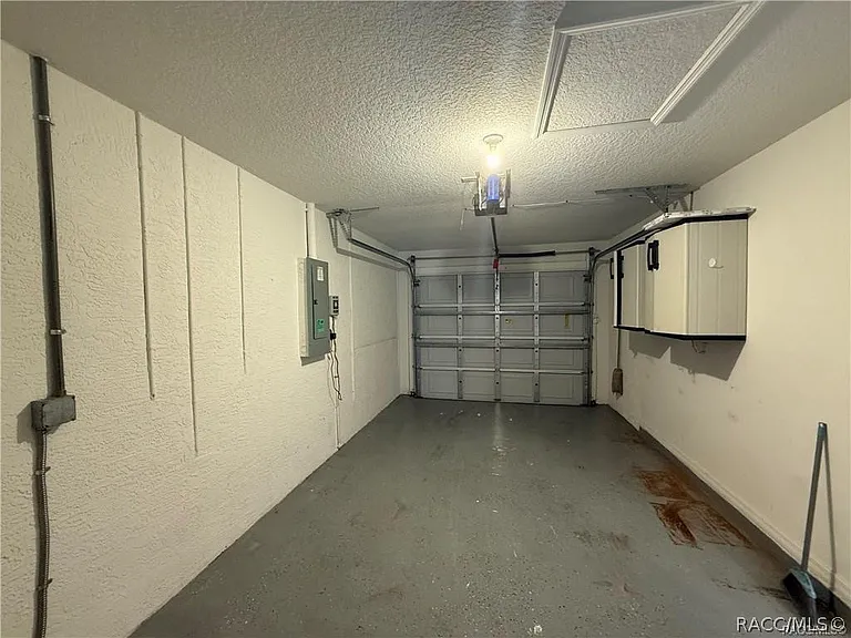 3057 E Catherine Ln — Photo 15