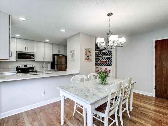 4th image of 597 Holly Ave #A