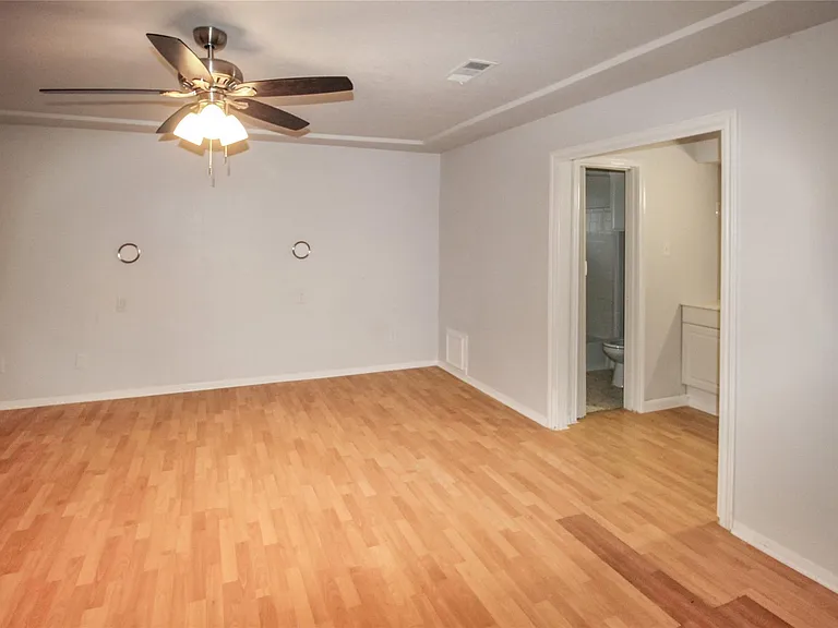 10534 Huntington Wood Dr — Photo 14
