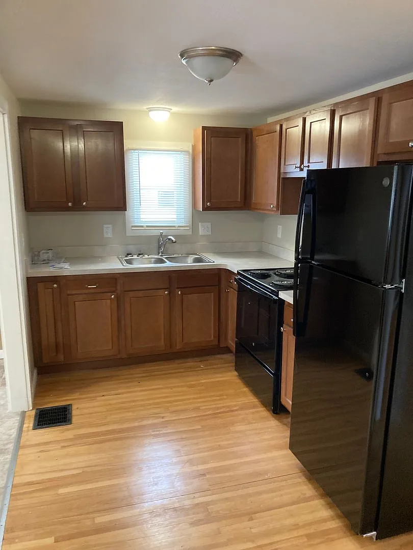 Nedrow remodeled 2 Bed ranch — Photo 2