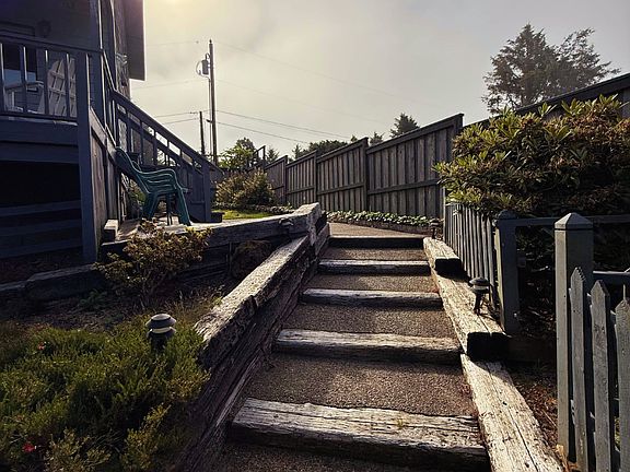 5th image of 6215 NE Oar Dr