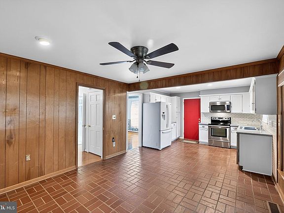 5th image of 1609 Earlham Ave