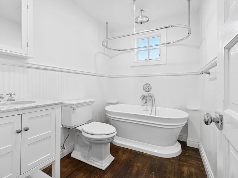 81 Foster Ave — Photo 13